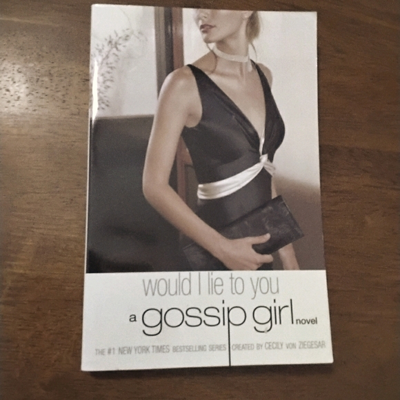 A GOSSIP GIRL NOVEL - Picture 1 of 1